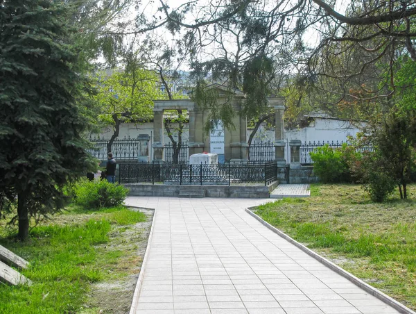 Krim, Feodosia, 01 maj 2008. Grave of the Artist Marinist — Stockfoto