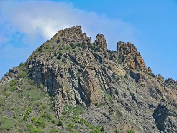 Crimée, crête de Karagach, roi et rocher de la Reine allant au trône , — Photo