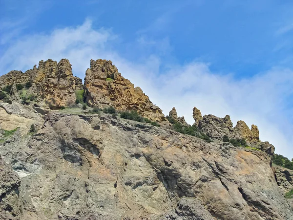 Krim, del av Karagach-åsen, Kungaparet Rocks, nådde sin höjdpunkt — Stockfoto