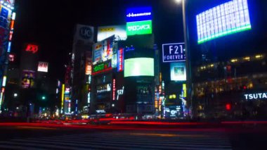 Gece sukut 4k kararlılık vasıl Shibuya geçiş. / Shibuya-ku Tokyo/Japonya - 10,23 2017: onun Tokyo şehir konum. 4k ve zaman atlamalı. fotoğraf makinesi: Canon Eos 7d