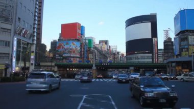 Tren araba ve atış buinding geniş Shinjuku kesiştiği / fotoğraf makinesi: Canon Eos 7d
