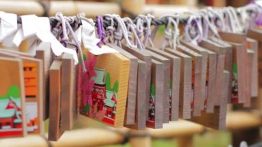 Nezu, eski adak tabletleri vurdu orta türbe. Onun Tokyo geleneksel bir konumda.