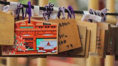 Bazı adak tabletleri Nezu tapınak Yushima ortada, sığ odak vurdu. Onun Tokyo geleneksel bir konumda.