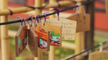 Adak tablet vasıl Nezu tapınak orta sığ odak düşük açılı vurdu. Onun Tokyo geleneksel bir konumda.