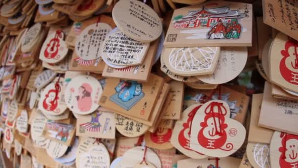 Votive Tablets Hie Shrine Akasaka Close Shot Shallow Focus Handheld — Stockvideo