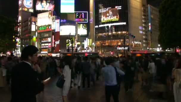 渋谷交差点の夜ワイド ショット時間が経過 その東京地渋谷 カメラ キヤノン Eos — ストック動画