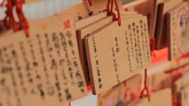 Ema yakın Hanazono tapınak Shinjuku içinde de merkezi odak çekim / onun Tokyo şehir konum. 4k ve zaman atlamalı. fotoğraf makinesi: Canon Eos 7d