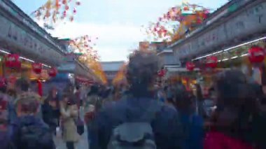 Hiper sukut 4k Sensouji ana caddesinde geniş vurdu. / Onun Tokyo geleneksel bir konumda. 4k ve hiper sukut. fotoğraf makinesi: Canon Eos 7d