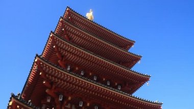 Sol tarafta Kongouji Tapınağı'nda Tokyo derin odakta kulenin üst / onun Tokyo geleneksel bir konumda. fotoğraf makinesi: Canon Eos 7d