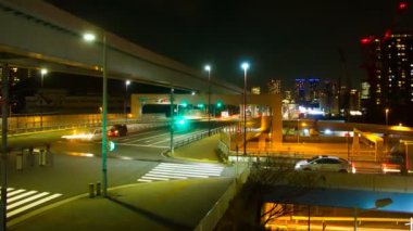 Gece sukut 4k Ariake istasyonu düşük çekim önünde vınlamak içinde / onun Tokyo şehir konum. 4k ve zaman atlamalı. fotoğraf makinesi: Canon Eos 7d