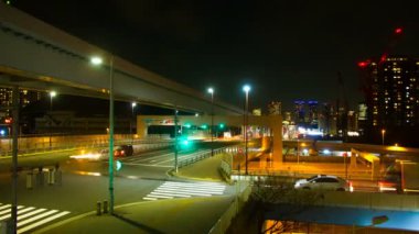 Gece sukut 4k Ariake istasyonu geniş önünde vurdu. / Onun Tokyo şehir konum. 4k ve zaman atlamalı. fotoğraf makinesi: Canon Eos 7d