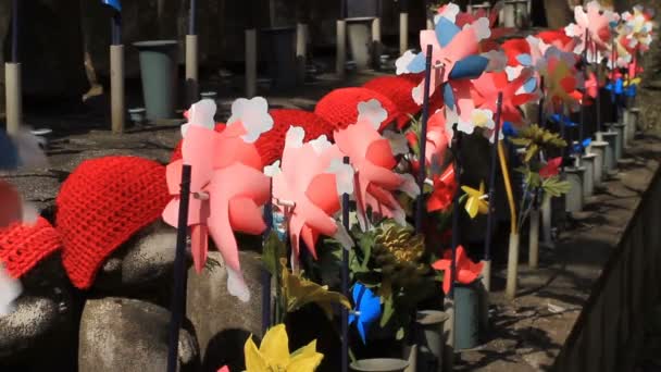 Gardian Angel Jizo Midden Diepe Focus Beschoten Met Zojoji Temple — Stockvideo