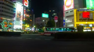 Gece geniş atış sukut 4 k Ikebukuro istasyonu Doğu Yakası önünde yakınlaştırma / onun Tokyo şehir konum. 4k ve zaman atlamalı. fotoğraf makinesi: Canon Eos 7d