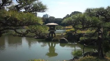 Kiyosumi Shirakawa orta, Japon bahçesi vurdu derin odak / onun Tokyo geleneksel bir parkta. fotoğraf makinesi: Canon Eos 7d