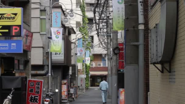 Linii Elektrycznych Long Shot Głęboko Skoncentrować Się Ulicy Misakicho Tokio — Wideo stockowe