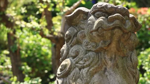 Άγαλμα Φύλακα Άγγελο Στο Ιερό Σιναγκάβα Τόκιο Μια Παραδοσιακή Τοποθεσία — Αρχείο Βίντεο