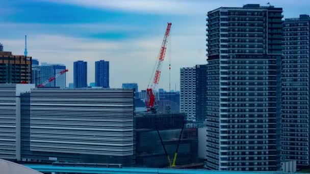 Een tijdspanne van kranen in aanbouw bij het gebouw in Tokio zoom — Stockvideo