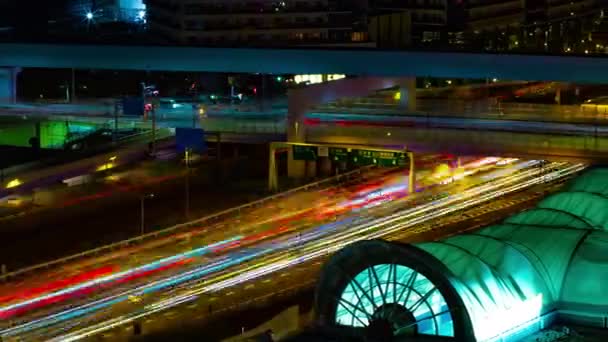 Nocny timelapse miejskiej ulicy w Ariake Tokio daleki strzał — Wideo stockowe