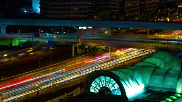 Nocny timelapse miejskiej ulicy w Ariake Tokio daleki strzał — Wideo stockowe