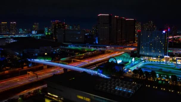 Noční čas z městské ulice v Ariake Tokyo široký — Stock video