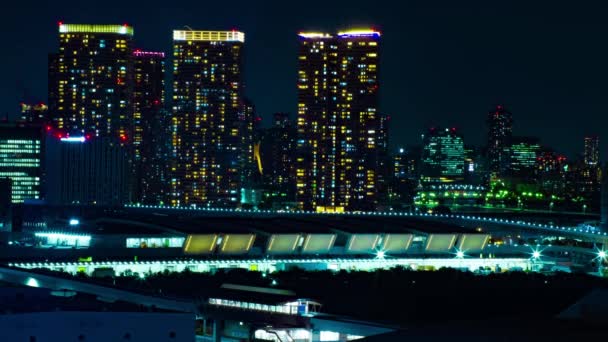 Un lapso de tiempo nocturno del paisaje urbano en la ciudad urbana de Ariake Tokio — Vídeo de stock