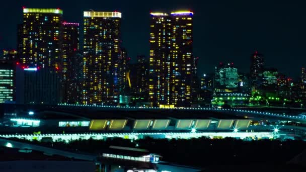 Un lapso de tiempo nocturno del paisaje urbano en la ciudad urbana de Ariake Tokio — Vídeo de stock