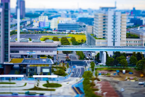 Uma rua da cidade na cidade urbana como miniatura em Ariake Tokyo turno de inclinação diurna — Fotografia de Stock