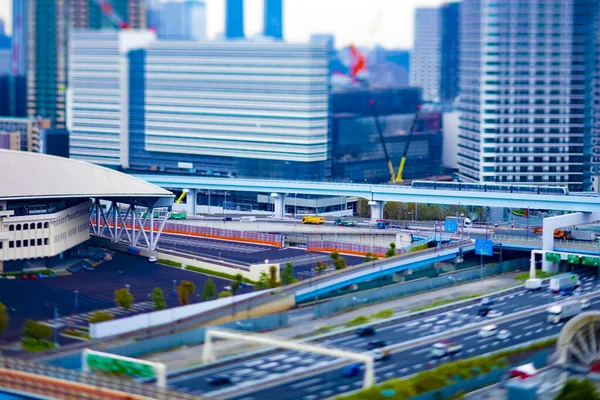 Una strada cittadina alla città urbana come in miniatura ad Ariake Tokyo di giorno tilt shift — Foto Stock