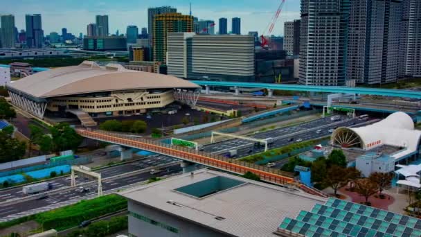 Un timelapse de la calle de la ciudad en la ciudad urbana en Ariake Tokio plano diurno — Vídeo de stock