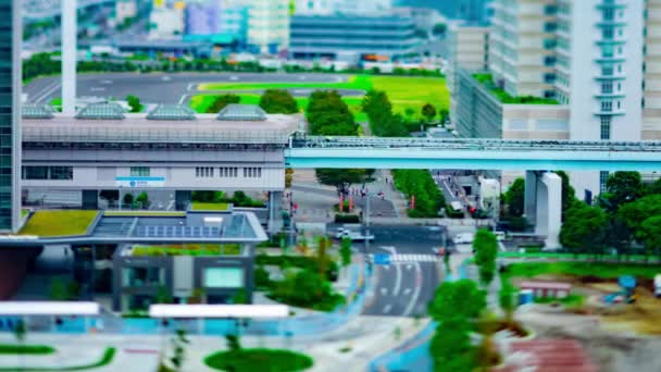 A timelapse da rua da cidade na cidade urbana como miniatura em Ariake Tokyo turno de inclinação diurna — Vídeo de Stock