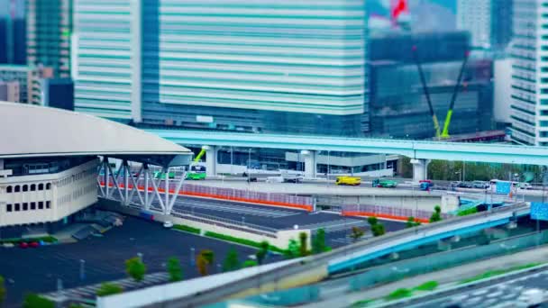 A város utcájának időeltolódása a városi városban, mint egy miniatűr Ariake Tokyo-ban nappali billenő műszak. — Stock videók