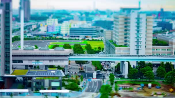 Un timelapse de la calle de la ciudad en la ciudad urbana como miniatura en Ariake Tokyo cambio de inclinación diurna — Vídeo de stock