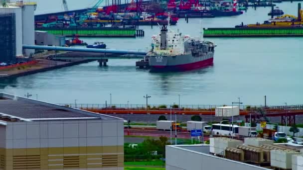 Ein Zeitraffer von Hochwinkel-Ansicht in der Nähe der Bucht in Tokio bei Tageslicht-Langzeitaufnahme — Stockvideo