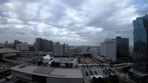 Un timelapse de paisaje urbano en la calle urbana de Tokio plano de gran angular diurno — Vídeo de stock