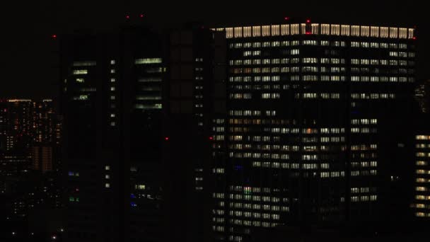 Nocny miejski krajobraz miasta w Shinagawa Tokio wysoki kąt daleki strzał — Wideo stockowe