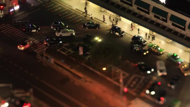 Un paysage urbain nocturne à Shinagawa Tokyo basculement à angle élevé — Video