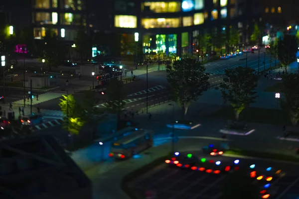 Ночной городской пейзаж в деловом городе в Токио наклон сдвига высокого угла — стоковое фото