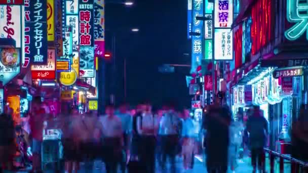 Noční čas z neonové ulice v centru města v Tokiu Shinjuku — Stock video
