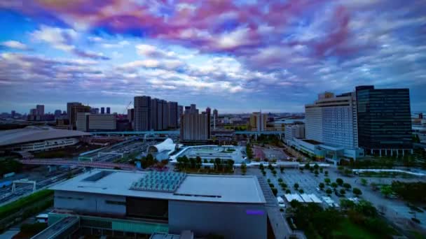 Un crépuscule intemporel du paysage urbain dans la rue urbaine d'Ariake Tokyo vue d'ensemble — Video
