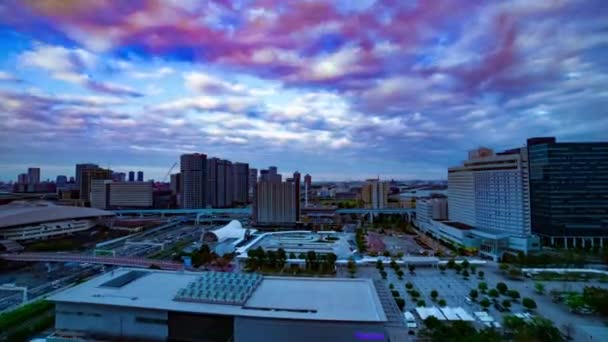 Um cronograma crepúsculo da paisagem urbana na rua urbana em Ariake Tokyo tiro largo — Vídeo de Stock