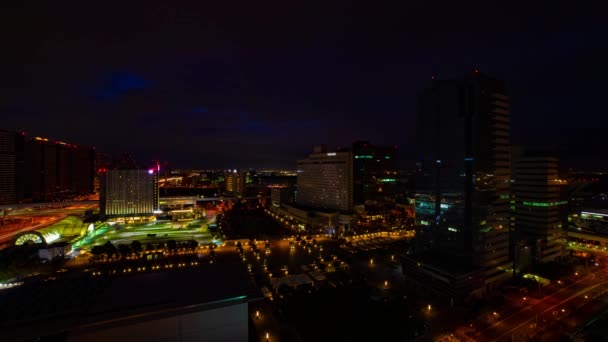 有明東京の都会街の夜明けのタイムラプス高角度ワイドショット — ストック動画