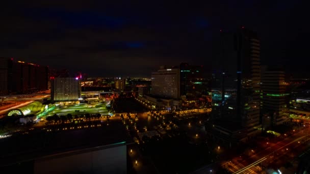 아리오케 도쿄의 도시 거리에 있는 새벽 시간 측정 장치높은 각도의 샷 기울기 — 비디오