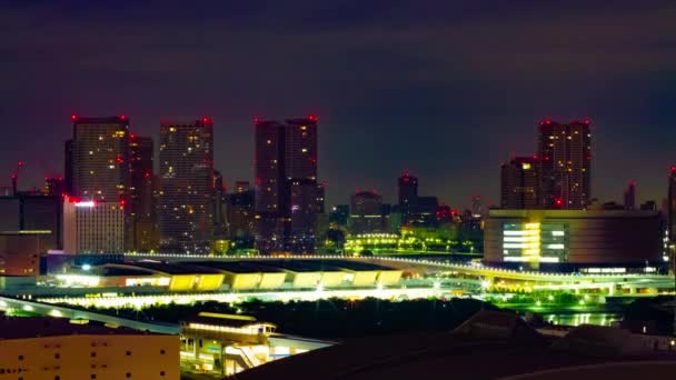 A alvorada timelapse na rua urbana da cidade em Ariake Tóquio ângulo alto longo tiro inclinação — Vídeo de Stock