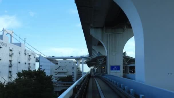 Tokyo 'daki Yurikamome hattında demiryolu için bir ön görüş — Stok video