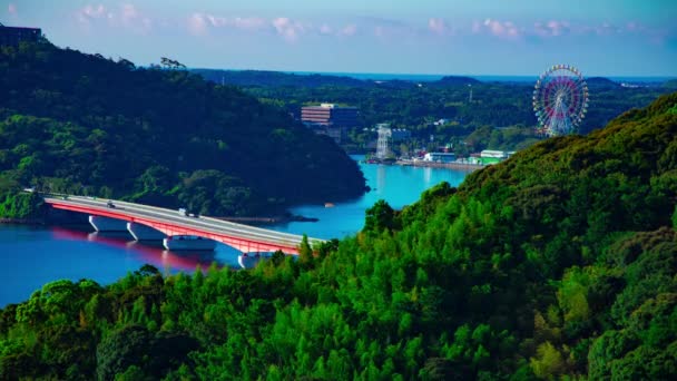 En timelapse av Okuhamana sjön nära bron hög vinkel långsökt — Stockvideo