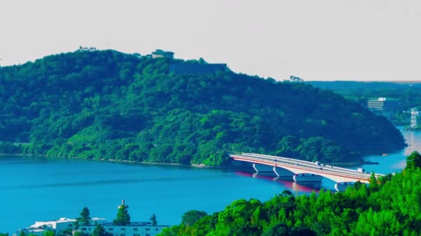 Okuhamana Gölü 'nün köprünün yakınındaki yüksek açılı eğim kayması. — Stok video