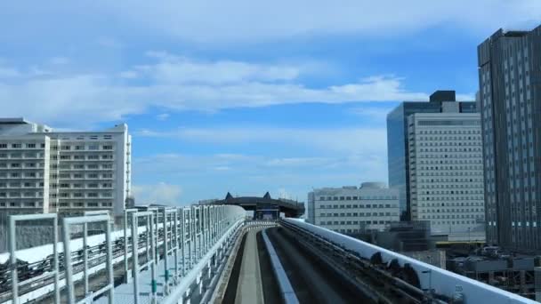 Tokyo 'daki Yurikamome hattında demiryolunun arka planı. — Stok video