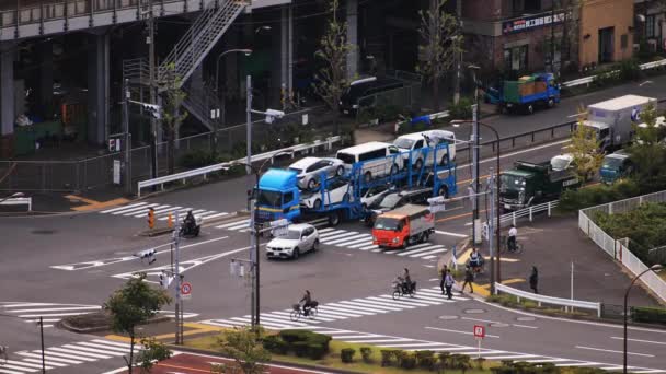 Una calle de la ciudad cerca de la zona de la bahía en la ciudad urbana de Shinagawa Tokio gran angular largo tiro — Vídeos de Stock
