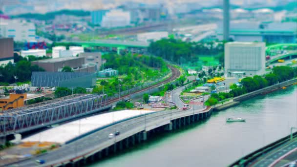 Časový průběh městské krajiny v blízkosti zálivu v Shinagawa Tokyo tiltshift — Stock video