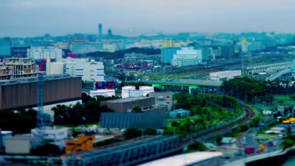 En timelapse av stadens gata nära floden i Shinagawa Tokyo hög vinkel tiltshift zoom — Stockvideo